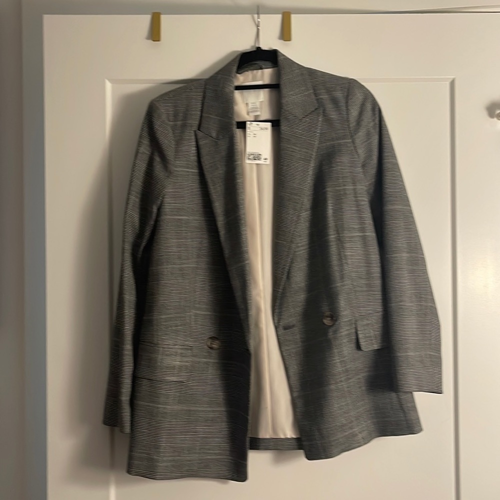 Brand New - H&M checkered blazer in size XS